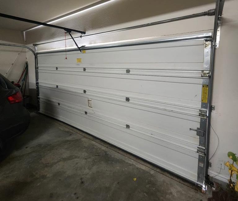 Professional Garage Door Maintenance Service in Florida - Expert Inspections, Repairs, and Tune-ups for Optimal Performance